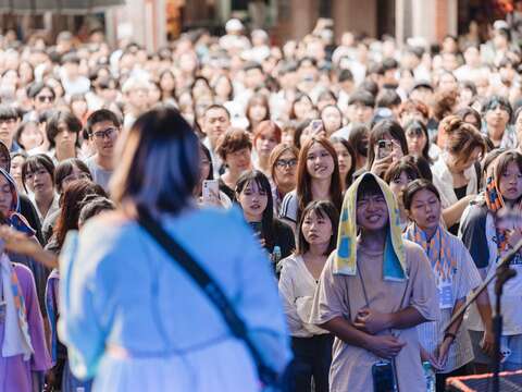 永樂廣場「埕·唱」吸引不少樂迷們一起體驗大稻埕夏日節獨有的城市魅力(圖片來源：臺北市政府觀光傳播局)