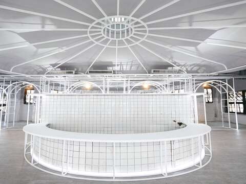 松山文創園區的男澡堂轉型為藝文展覽進駐的空間。(圖/松山文創園區)