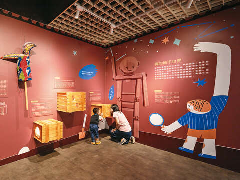 P20-23 漫遊-3 台北偶戲館常設展「小小偶・大世界」,邀請大小朋友走入有趣的偶戲世界。(圖/丰宇影像)