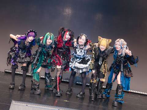 8月17日 MOONDOG 《MAD3MAN SHOW》MADMED 演出現場(圖片來源：臺北市政府文化局)