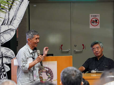 呂光洋教授介紹與太田英利教授分享爬蟲研究(圖片來源：臺北市立動物園)