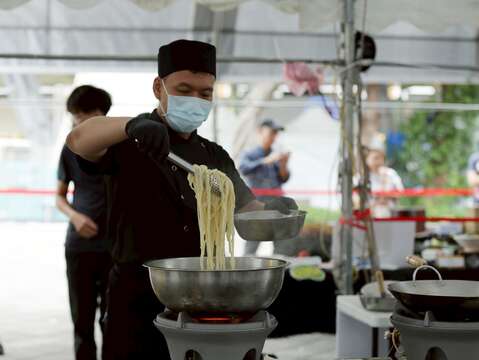 2024臺北國際牛肉麵節-師傅煮麵