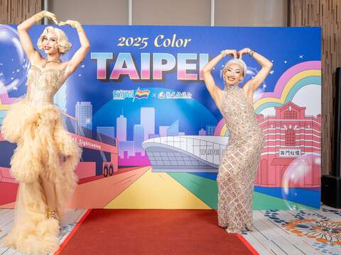 2025 Color Taipei 觀傳局首次攜手「TWeen灣島皇后」合作彩虹觀光巴士遊程(圖片來源:臺北市政府觀光傳播局)