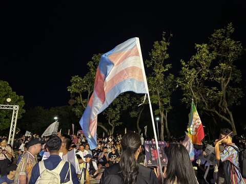 搭乘彩虹觀巴遊程「狂歡直達車」10月24日場次，即可參與「台灣跨性別遊行」(照片為去年活動示意)(圖片來源:臺北市政府觀光傳播局)