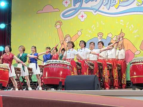 太鼓演出展現肌力（圖片來源：臺北市政府衛生局健康管理科）