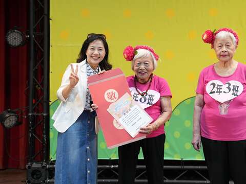 「信義區永安銀髮樂活隊」96歲陳張文英阿嬤獲敬老獎（圖片來源：臺北市政府衛生局健康管理科）