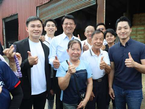 臺北市「鮮奶週報」本土酪農業考察－團體照（圖片來源：臺北市政府秘書處媒體事務組）