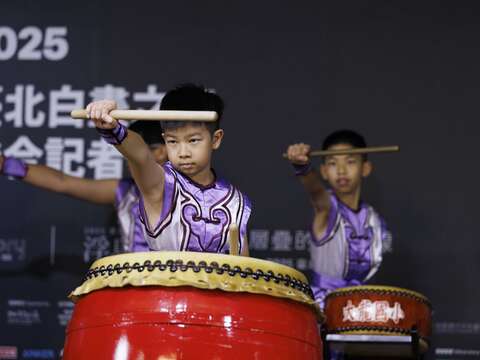 大龍國小大鼓隊帶來開場演出(圖片來源:臺北市政府文化局)