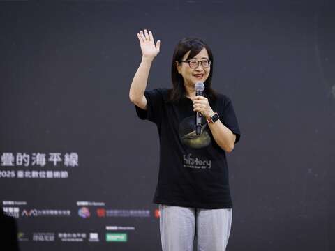 臺北市林奕華副市長歡迎大家來到臺北,共同參與第十年的白晝之夜。(圖片來源:臺北市政府文化局)