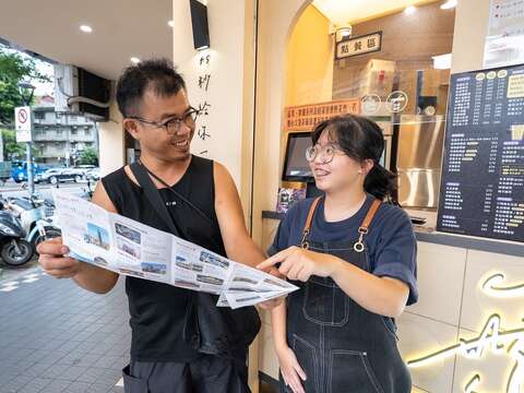 無飲永春店借問站主打現萃的手作飲品店，為前往信義區觀光旅客提供旅遊服務（圖片來源：臺北市政府觀光傳播局）