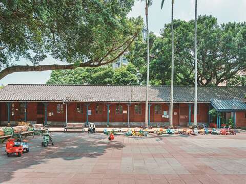 P20-23 漫遊-4 仁濟療養院舊址轉型為公園綠地與兒童遊戲場,延續其歷史記憶,轉化為民眾休憩的場域。(圖/台北市文化局)