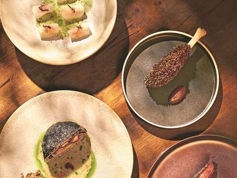 P24-27 食旅-3 「Tableau by Craig Yang」將台灣辦桌菜結合法餐技巧,使常民美食蛻變升級。(圖/Tableau by Craig Yang)