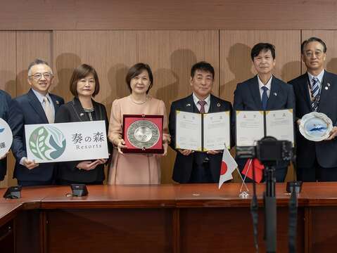 締結合作備忘錄合照(圖片來源：臺北大眾捷運股份有限公司)