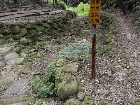 豪雨期間，請勿進入（圖片來源：臺北市政府工務局大地工程處）