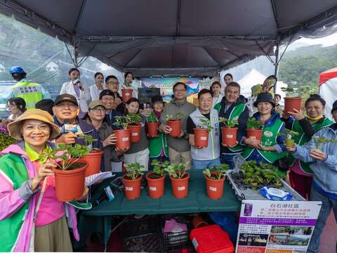 種草莓象徵草莓季開跑(圖片來源：臺北市政府工務局大地工程處)