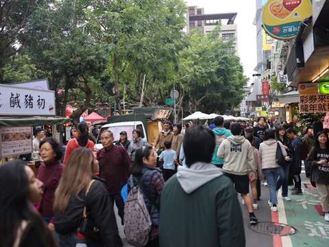 市集攤位美食人氣滿滿（圖片來源：台北市商業處）
