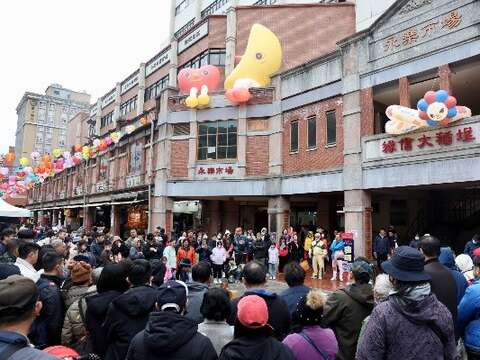 臺灣年味在臺北-街頭藝人於永樂廣場表演
