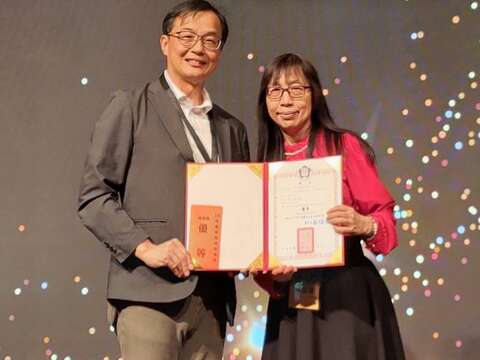 由林偉華主持的《幸福生活館》單元「藥師在我家—用藥安全系列《中藥西藥都是藥，藥師擔憂的事》」獲得聲音組優等獎（圖片來源：臺北市政府觀光傳播局）