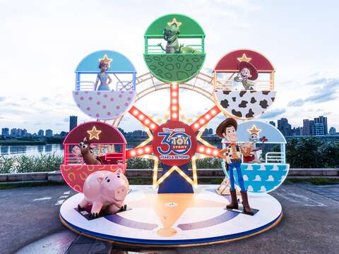 「2025大稻埕夏日節」結合迪士尼玩具總動員打造吸睛打卡熱點。（圖片來源：臺北市政府觀光傳播局）