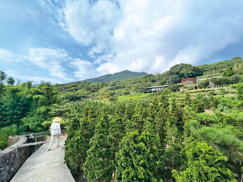 P14-17自然漫遊－3沿著湖山祕境漫步，可見在地農家風光。（圖／Voyage陽明山）