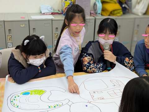 孩子們一起討論（圖片來源：臺北市政府客家事務委員會）