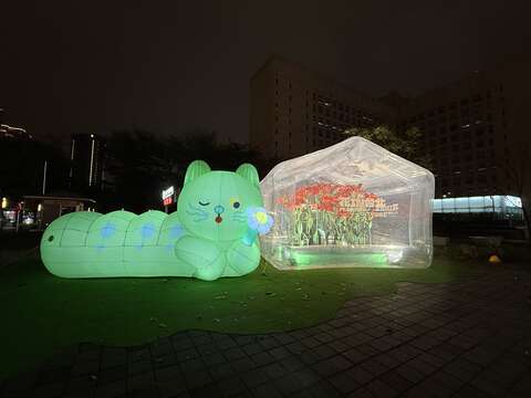 紛裝置夜間發光，成為城市焦點（圖片來源：臺北市政府工務局公園路燈工程管理處）