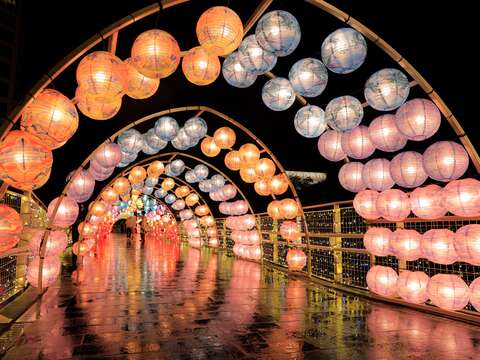 漫步「台北燈節」花燈光影流轉之間，享受閃耀的元宵祝福。（圖為2025台北燈節資料照（圖片來源：臺北市政府觀光傳播局）