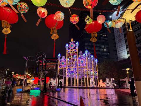 佛光山台北道場展出「希望之門」燈飾（圖片來源：臺北市政府觀光傳播局）