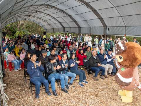 坡地守護神驚豔迎接工務局副局長上台（圖片來源：臺北市政府工務局大地工程處）