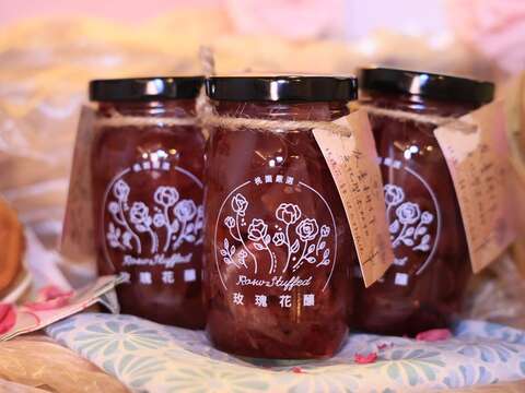 晴光商圈於幸福市集販賣玫瑰花釀等優質產品（圖片來源：臺北市政府工務局公園路燈工程管理處）