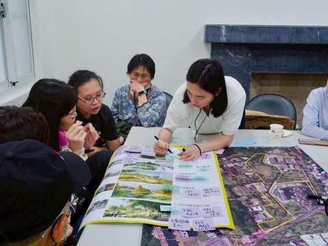 將參加人員的意見紀錄（圖片來源：臺北市政府工務局公園路燈工程管理處）