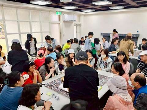 工作團隊帶領參加人員一起發想（圖片來源：臺北市政府工務局公園路燈工程管理處）