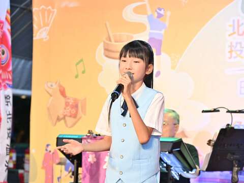 小小歌王-小貫頭演唱開場曲我一定要成功（圖片來源：臺北市商業處）