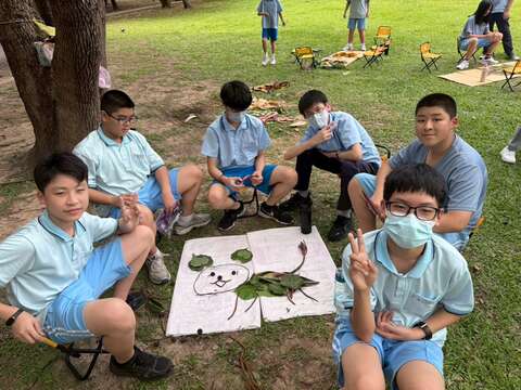 榮星志工環教組設計許多豐富有趣的教案,像是「就地取材的自然物創作」就非常受歡迎(圖片來源:臺北市政府工務局公園路燈工程管理處)