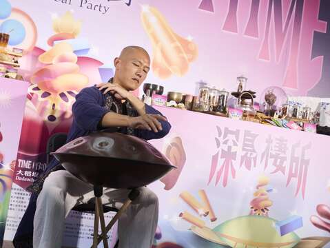 「2026本草派對」帶來結合地景、音樂與舞蹈的跨域演出,以藝術形式重新詮釋大稻埕的人文風景與產業故事(圖片來源:臺北市商業處)
