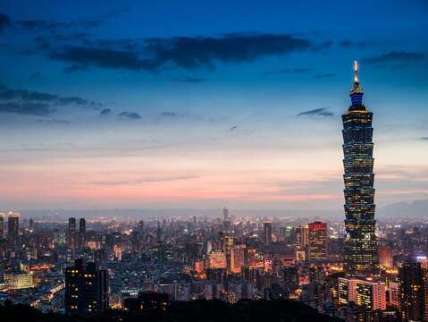 象山步道夜景(圖片來源:臺北市政府工務局大地工程處)