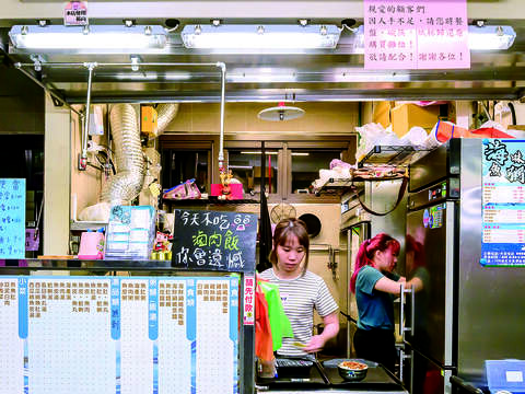 清晨時分可至「海味魚粥」享用豐盛的一餐。