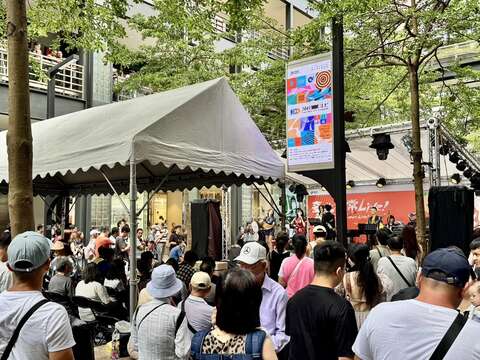 活動會場擠滿前來欣賞演出的民眾,現場氣氛熱烈、掌聲與歡呼聲不斷(圖片來源:臺北市政府文化局)