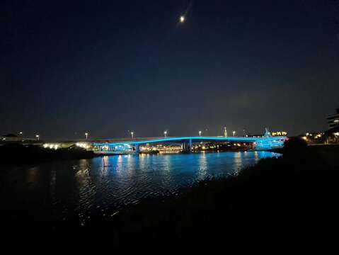 民權大橋景觀橋夜間情境照明(圖片來源:臺北市政府工務局新建工程處)