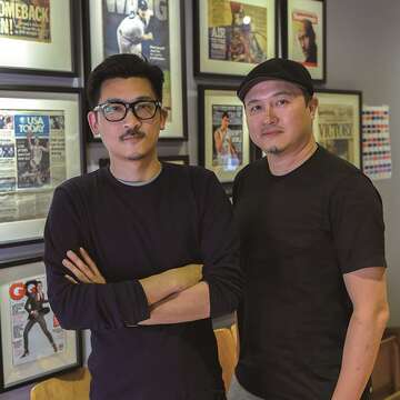 沛肯品牌視覺行銷整合公司營運總監朱開宇（右）、藝術總監姜漢威（左）認為主辦世大運是台灣向世界發聲的絕佳機會。（攝影／黃建彬）