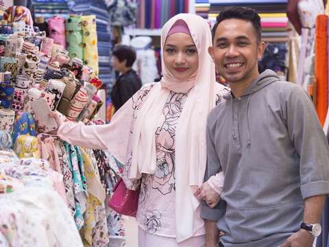 Hafiz夫婦走訪大稻埕及永樂市場，表示台北街頭乾淨又漂亮、民眾友善又熱情