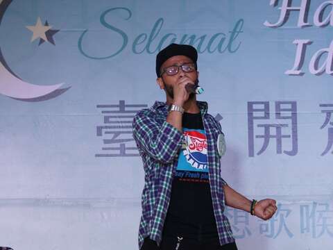 熱愛唱歌的Lalu_Muhammad_Taufan_Iskandar以印尼抒情搖滾歌曲獲得比賽優勝