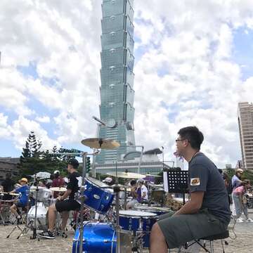 2017搖滾世大運今(2)日在臺北市政府前市民廣場，共演歌曲