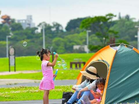 TAIPEI SUMMER 2017 Vol.08　Fun by the River! Treat Yourself at Taipei’s Riverside Park