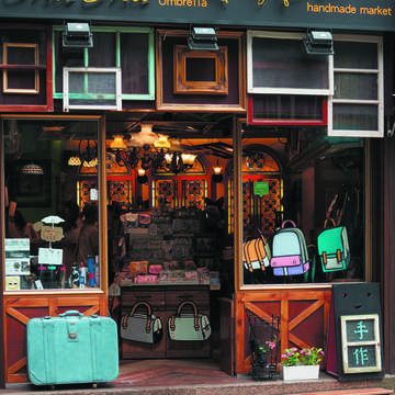 永康街內的各式文創商店，不論是裝潢或商品均有特色，是吸引遊客的重要因素之一。（攝影／林宜賢）