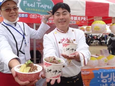 來自貓空阿義師的頂級滷肉飯及洪師父的臺灣牛肉麵讓日本民眾直呼「歐伊細～（好吃）」