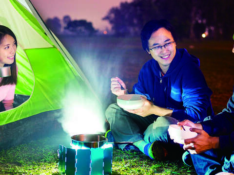 露營聚會是增進親友情感交流的休閒活動。（圖／Shutterstock提供）