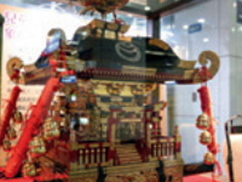象徵與日本愛媛縣松山市友好的道後兒童神轎。