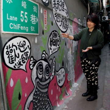 赤峰街的人情味結合壁畫，化作繽紛的特色街區。（攝影／高讚賢）