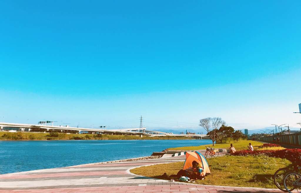 社子島迎星碼頭-多人景觀(圖片來源:滑水協會)